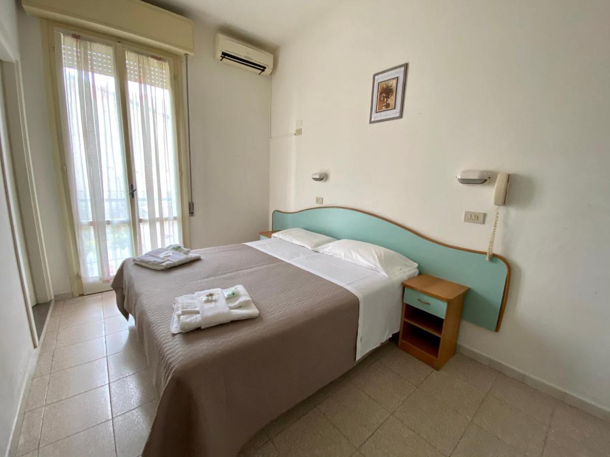 Hotel Luna Rossa Rimini Ngoại thất bức ảnh