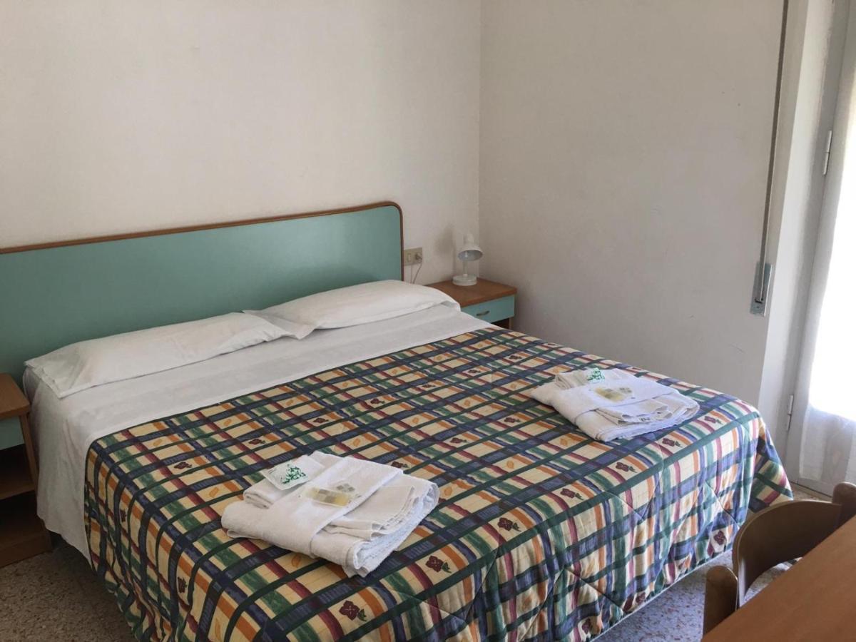 Hotel Luna Rossa Rimini Ngoại thất bức ảnh
