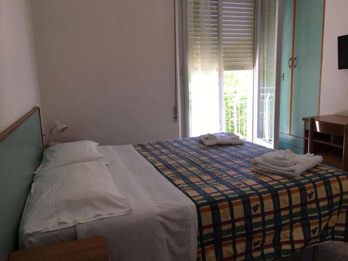 Hotel Luna Rossa Rimini Ngoại thất bức ảnh